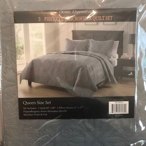 Brand new 3 piece microfiber quilt set.